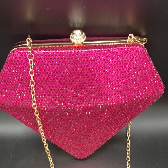 24HR DROP ⬇️ Sug Rhinestone encrusted Diamond Shaped purse/clutch - Picture 3 of 12